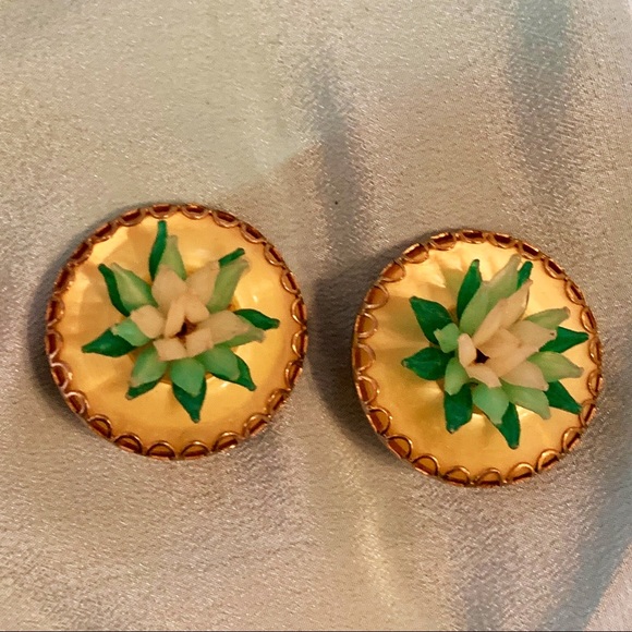 Vintage 1950s clip on earrings - Picture 2 of 3